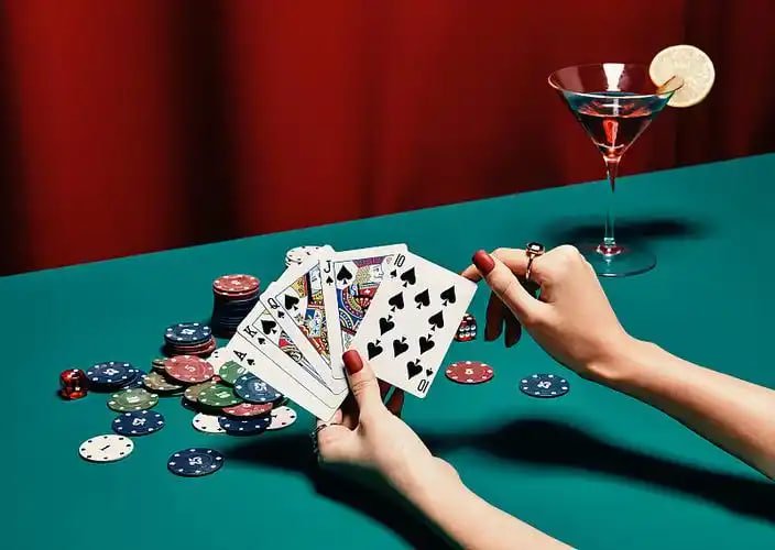 Meja Infinite Blackjack dengan dealer langsung di studio kasino abowin